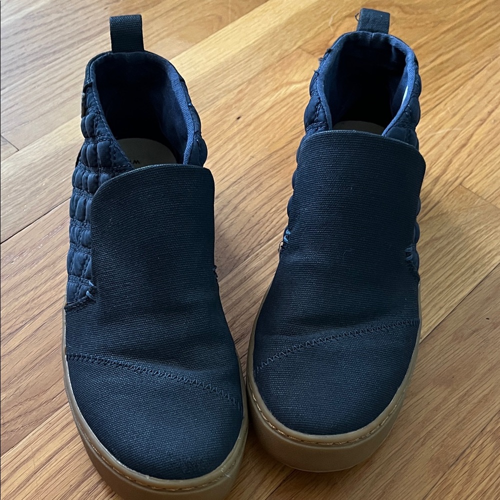 Toms Navy Shoe  with Tan Soles